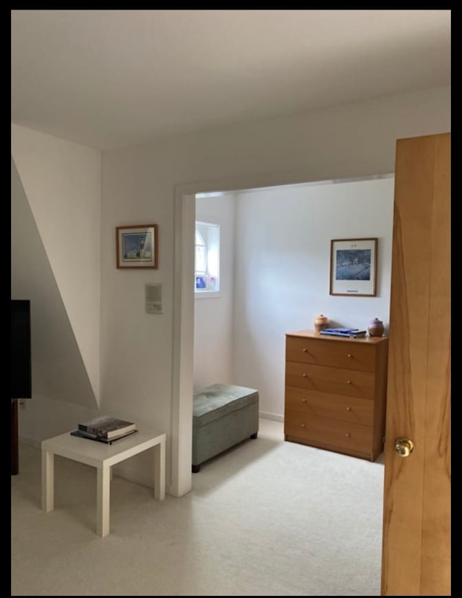 Dee's room