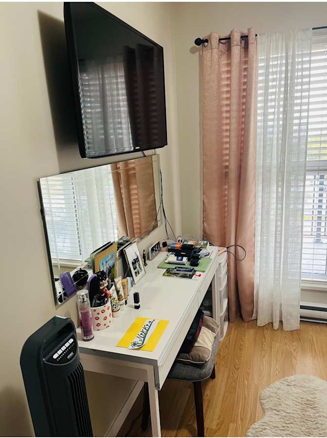 Nikki Tipon's room
