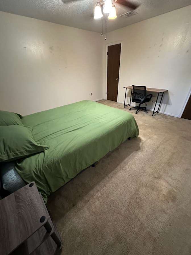 Lambert Guo's room