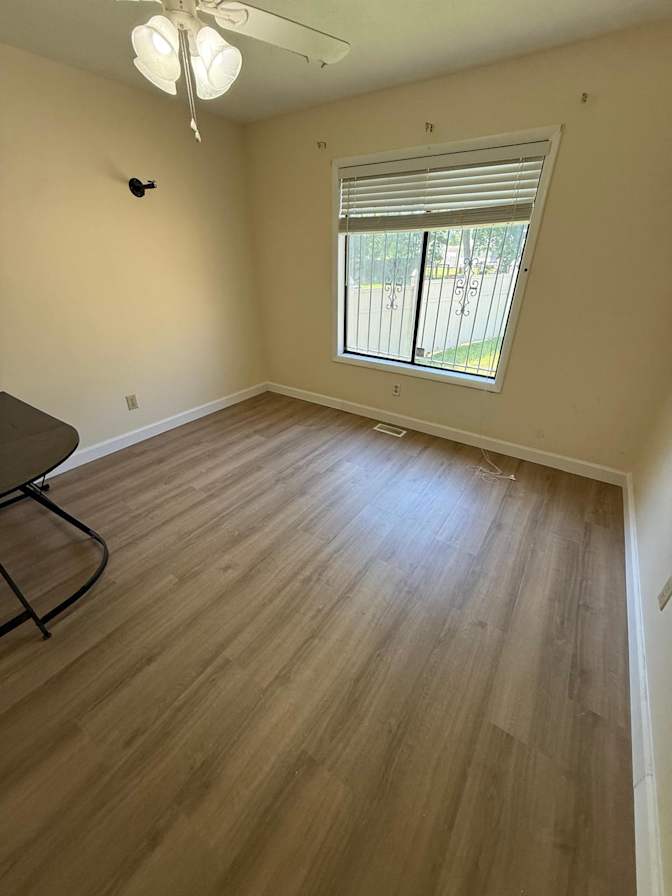 Luis's room