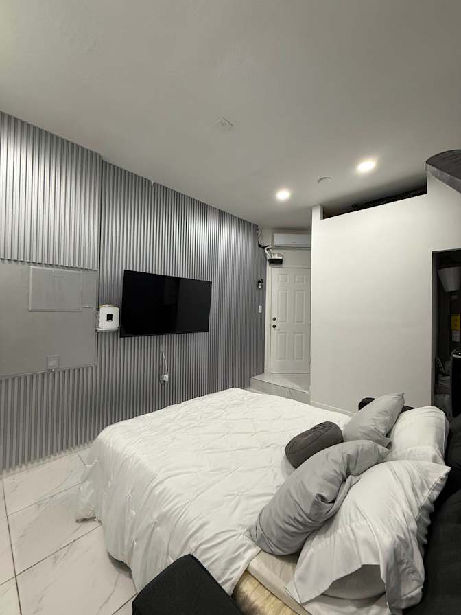 Andres's room