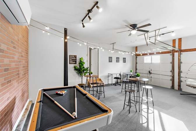 lifedoorrentals's room