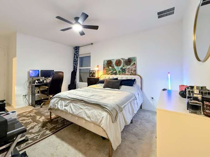 Yas's room