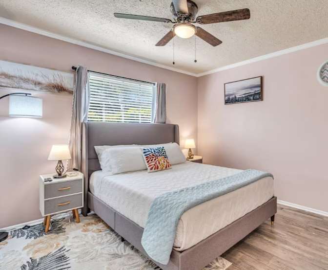 Daphne's room