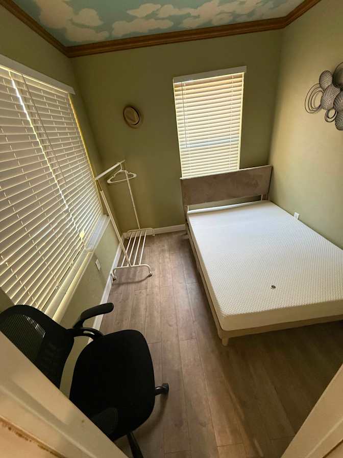 Hansel's room