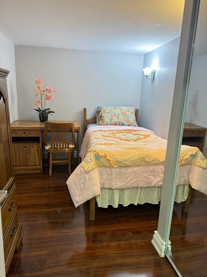 Elvie's room