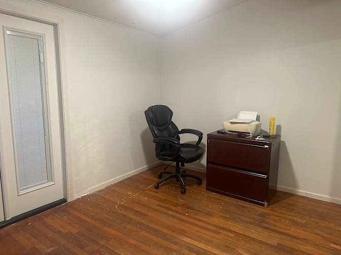 Leslie's room