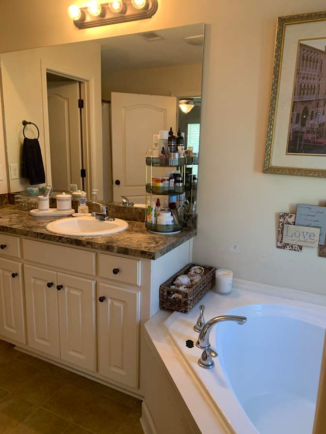 Carol Beth Mills's room