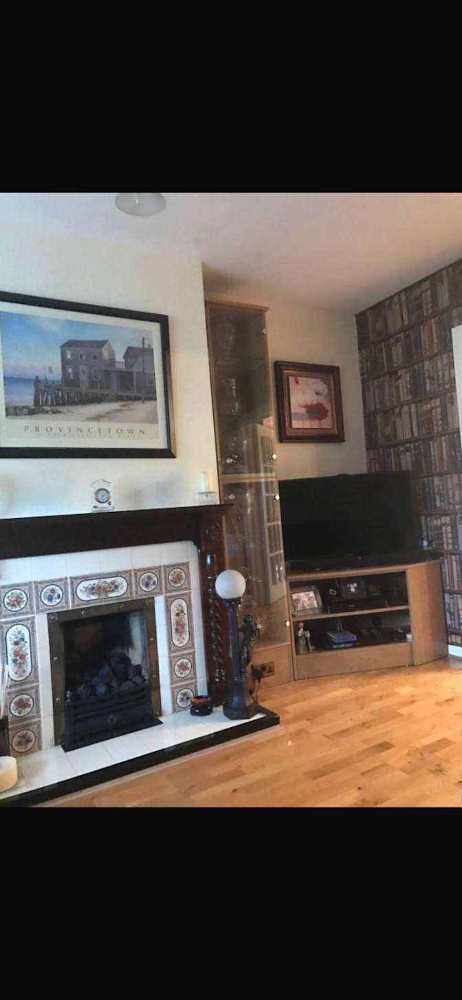 derek mckenna's room