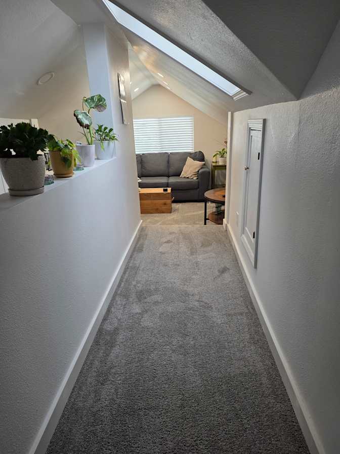 Dinaran's room