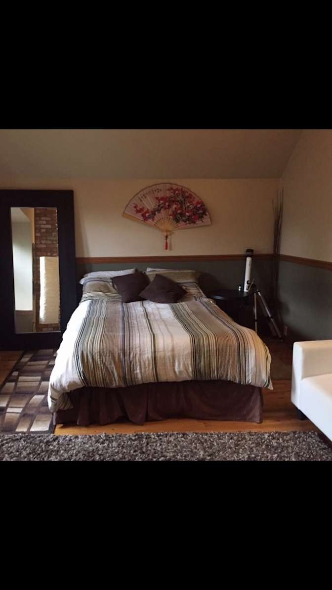 Leslie's room