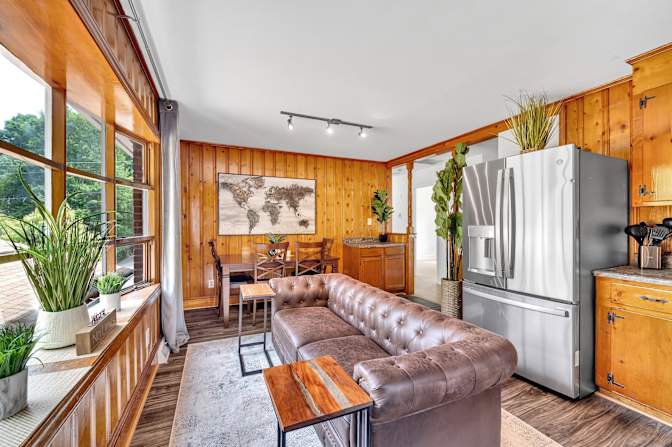 lifedoorrentals's room