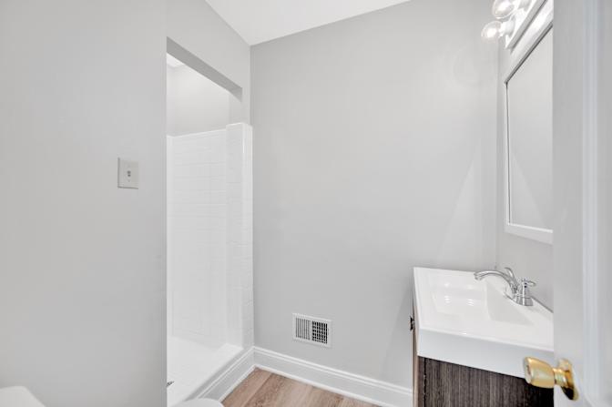 lifedoorrentals's room
