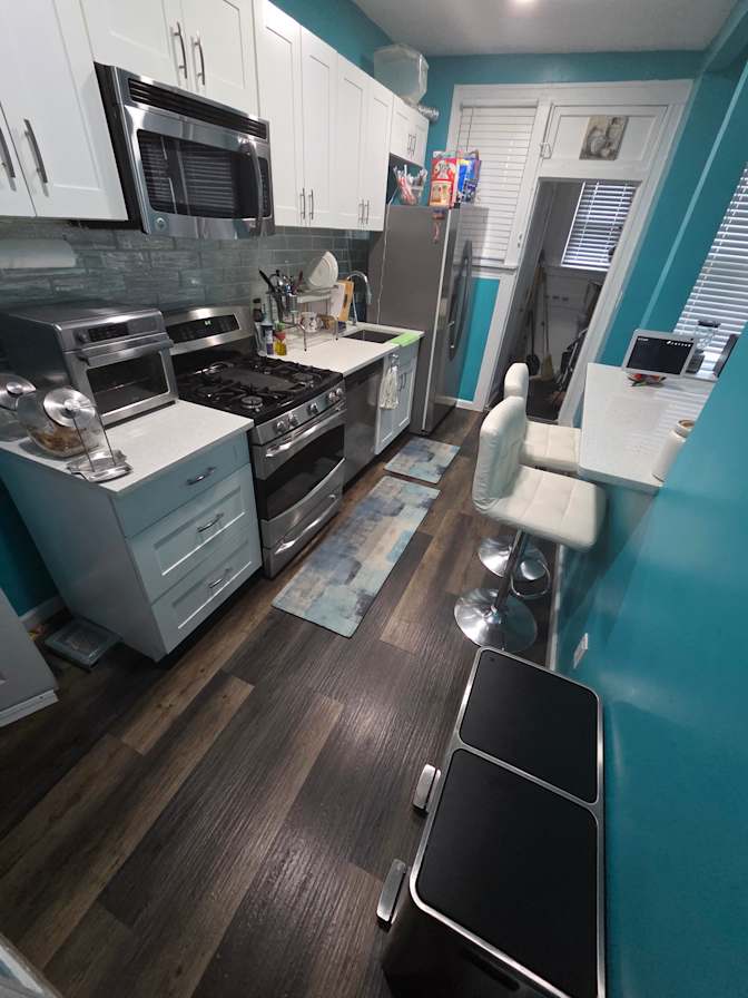 Tomas's room