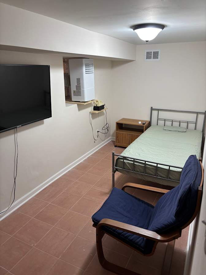 Jose's room