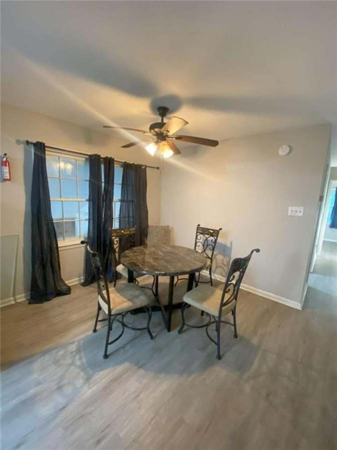 Alcove Rooms's room