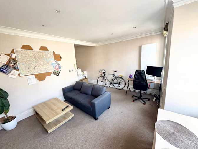 Mo's room