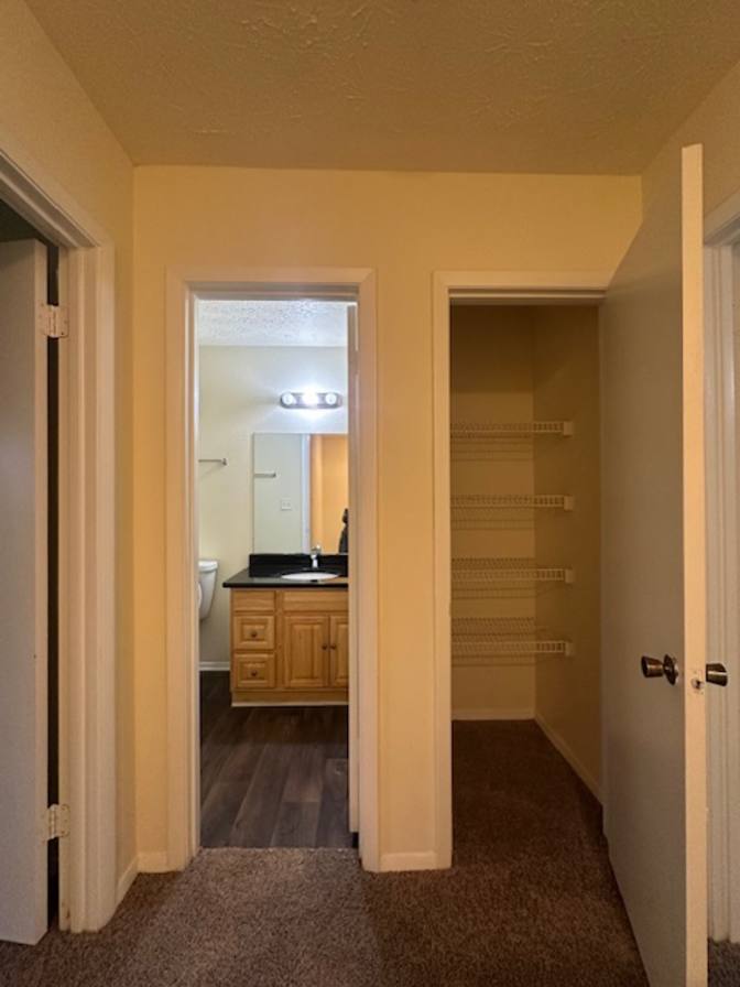 Alcove Rooms's room