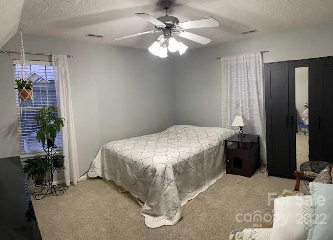 Alcove Rooms's room
