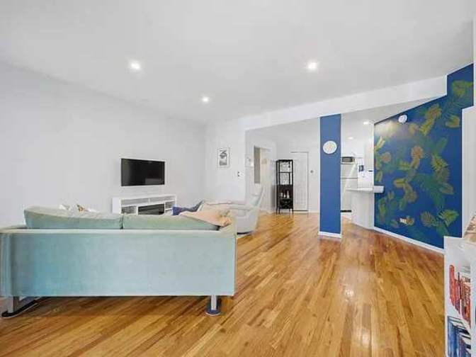 Welcome to this beautifully one-bedroom's room