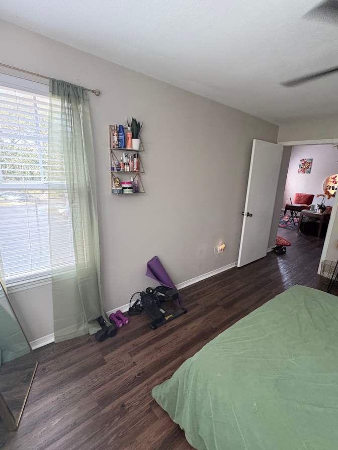 Simone's room