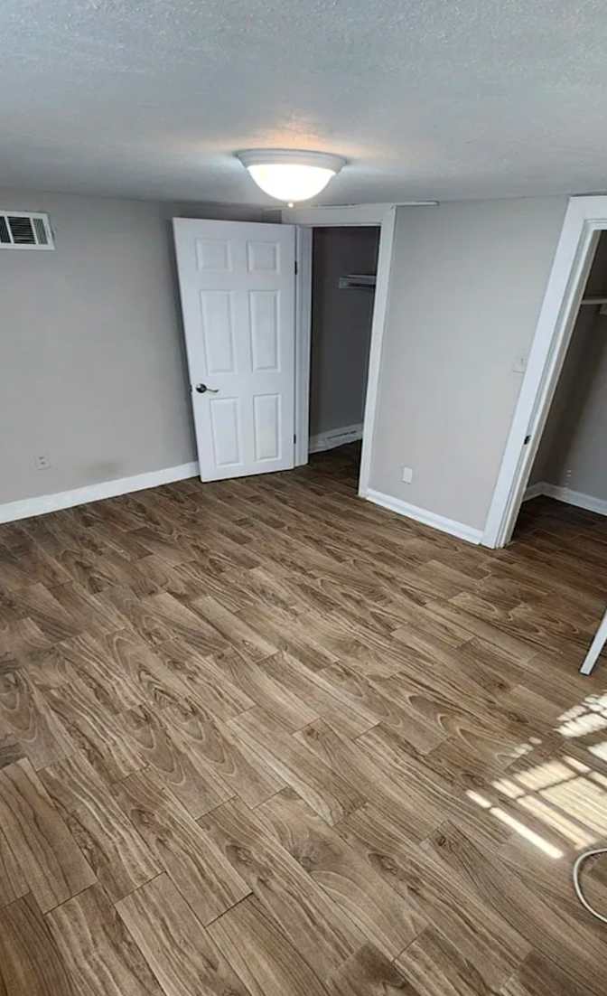 Alcove Rooms's room
