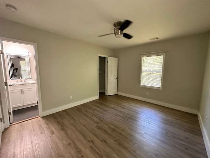 Alcove Rooms's room