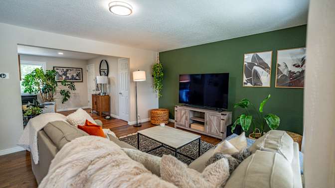 HomeCrew's room