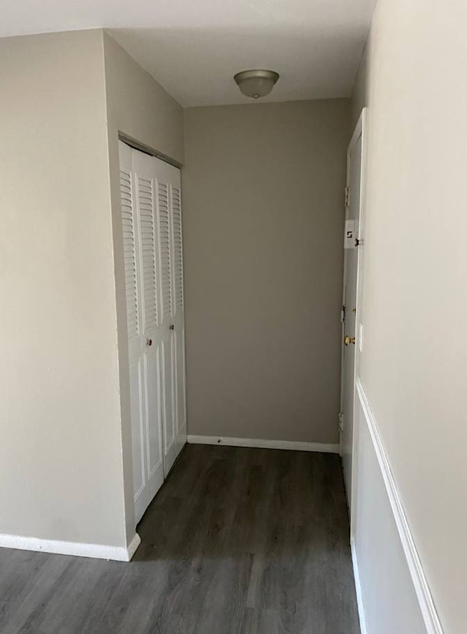 Seth J Knisel's room