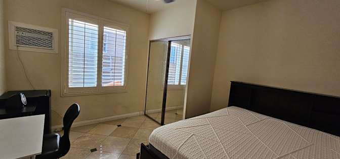 BUTZ RODELAS's room