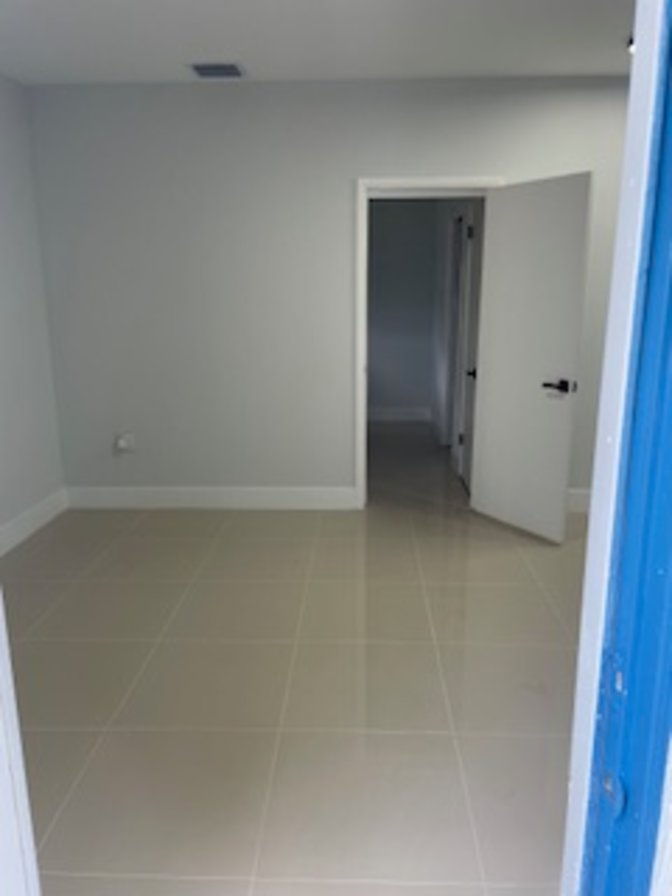 Luis's room