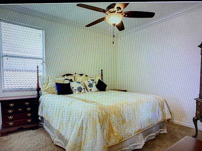 Carlos's room