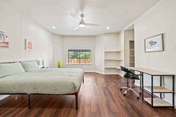 Gal's room