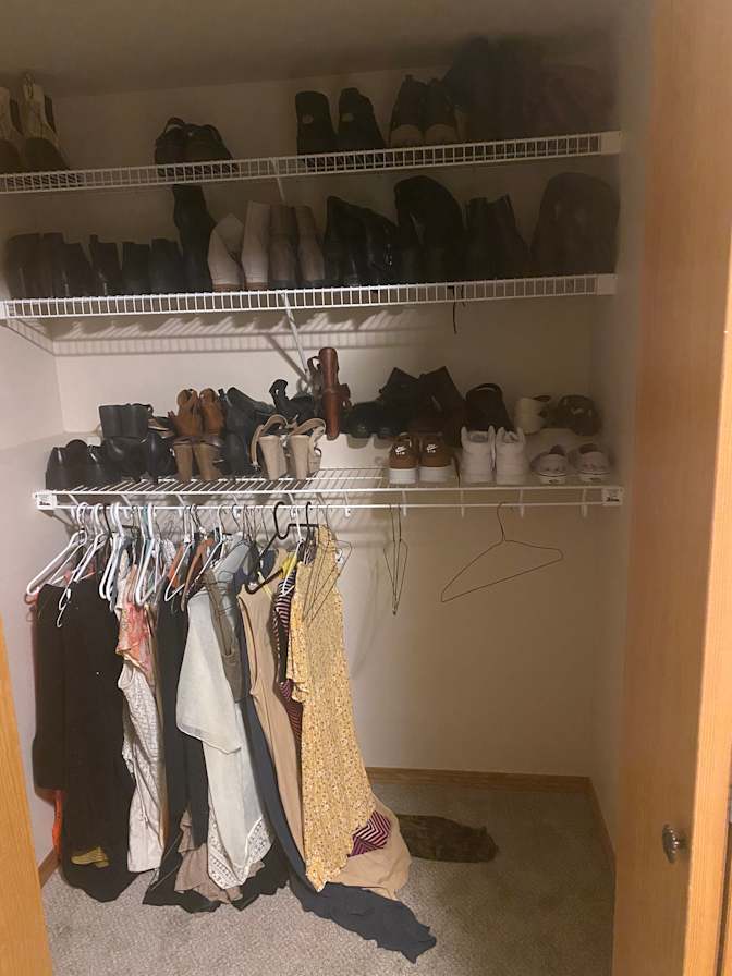 Alexa Rai Oszli Lastiwka's room