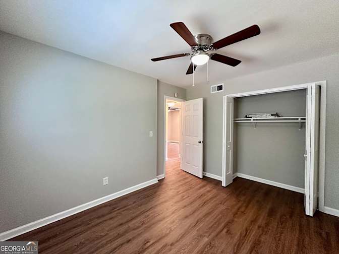 Alcove Rooms's room