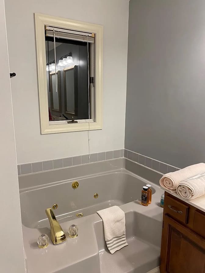Alcove Rooms's room