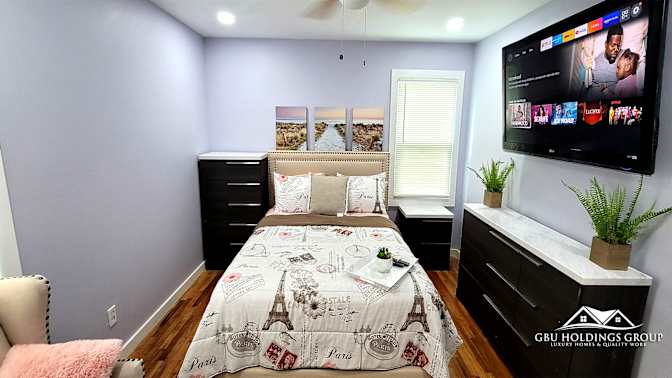 GBU Holdings Group's room