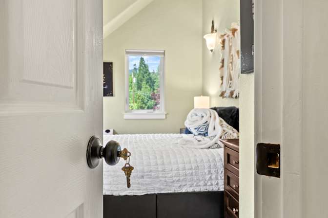 Walker Ave's room