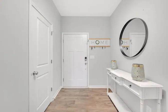 Alcove Rooms's room