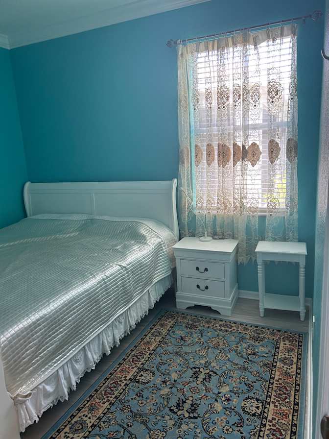 Halnur's room