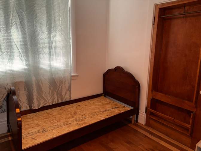 Charlebois Mario's room