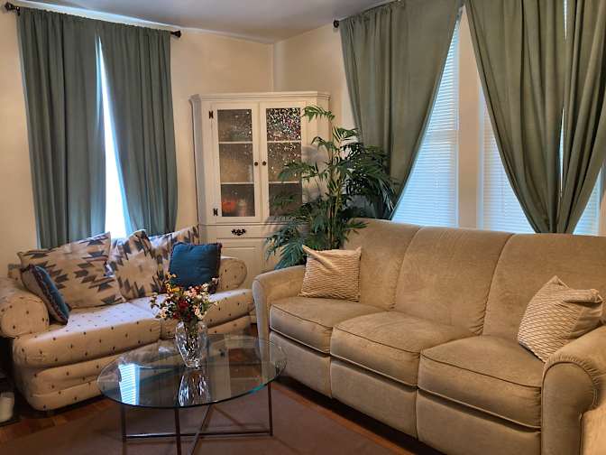 College Park Bed and Bath's's room