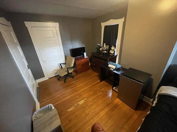 alric good's room