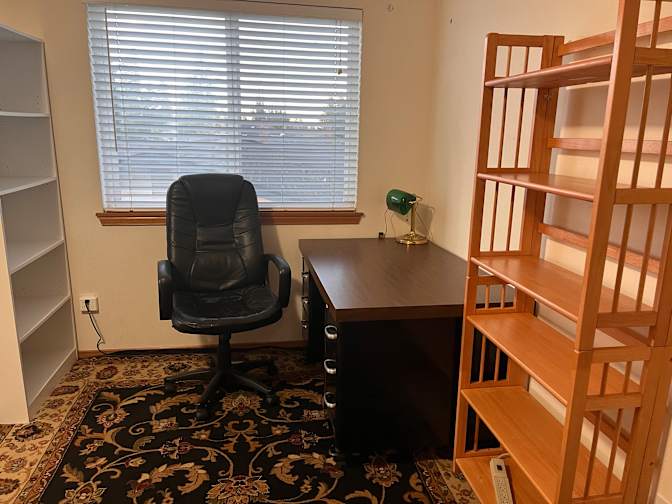 Helen  Vo's room