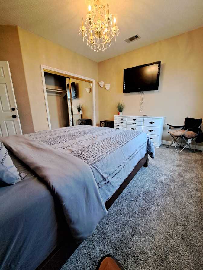 Deelawn's room