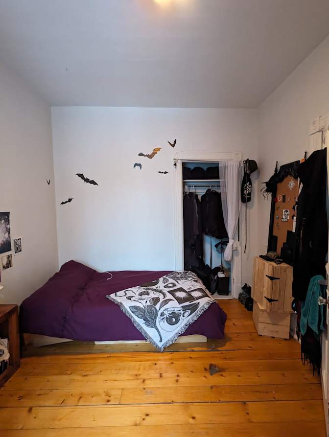 Marj (she/her/elle)'s room