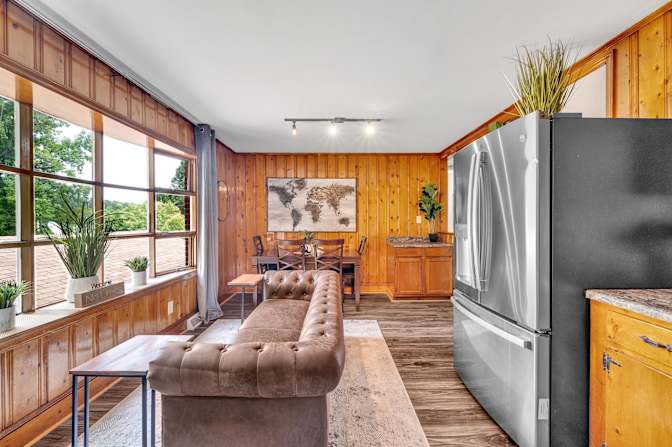 lifedoorrentals's room