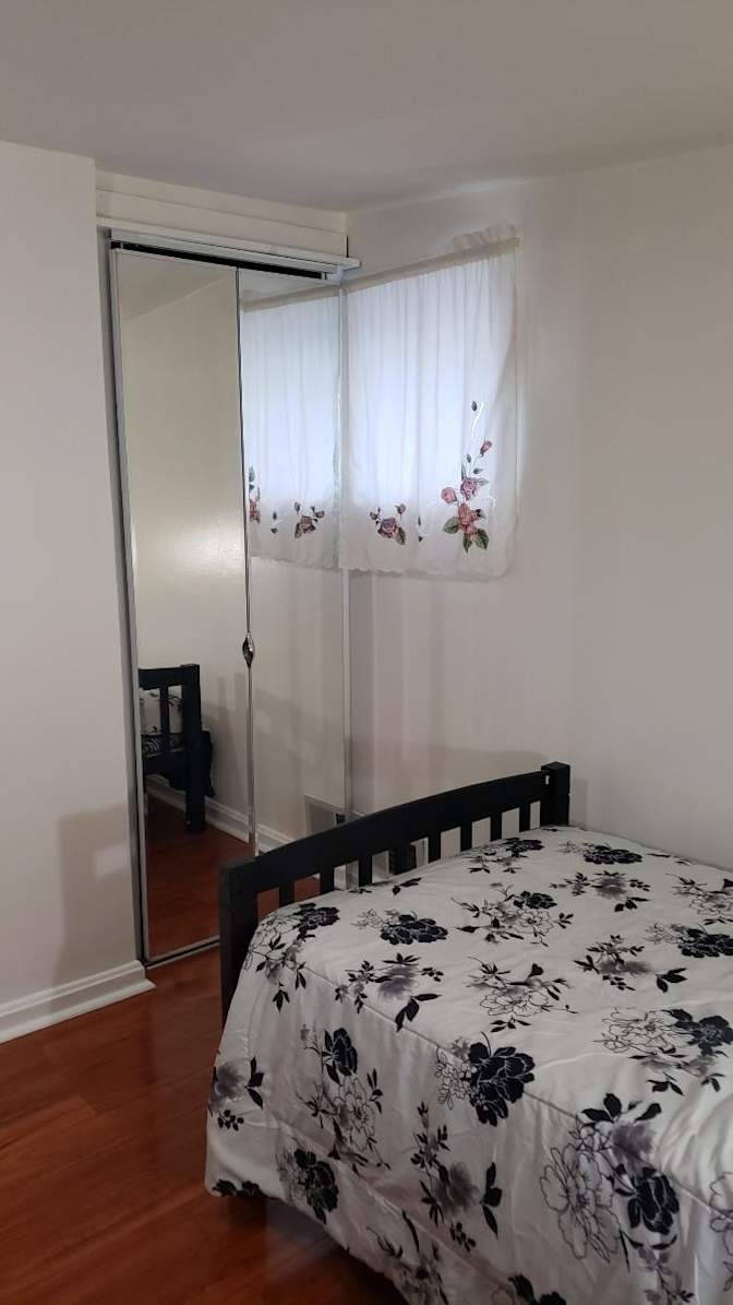 Jie's room