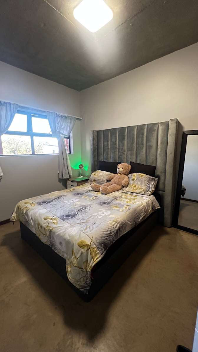 Ponatshego's room