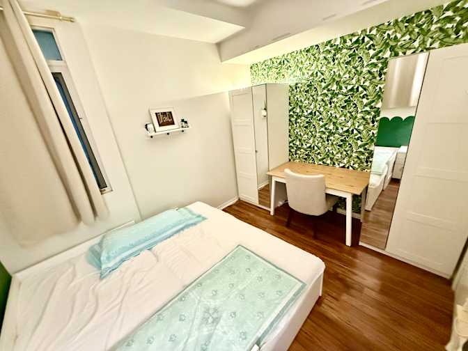 Naveed's room